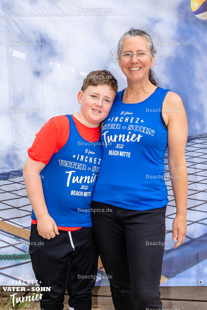 2022-00063144-Vater-Sohn-Turnier-Teamfotos-2 | 26.05.2022; Berlin Foto: Gerold Rebsch - www.beachpics.de