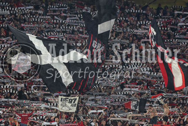 08.05.2026, GER, Fussball, Herren, 1. BL, Saison 2025/2026, Borussia Dortmund - Eintracht Frankfurt | die Fans von Eintracht Frankfurt mit Schals und Fahnen