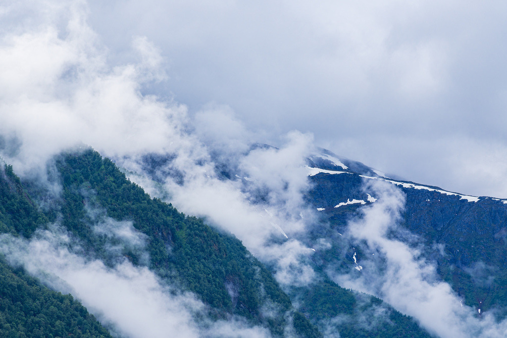 Wolken und Berge in Fjærland, Norwegen | Wolken und Berge in Fjærland, Norwegen.
