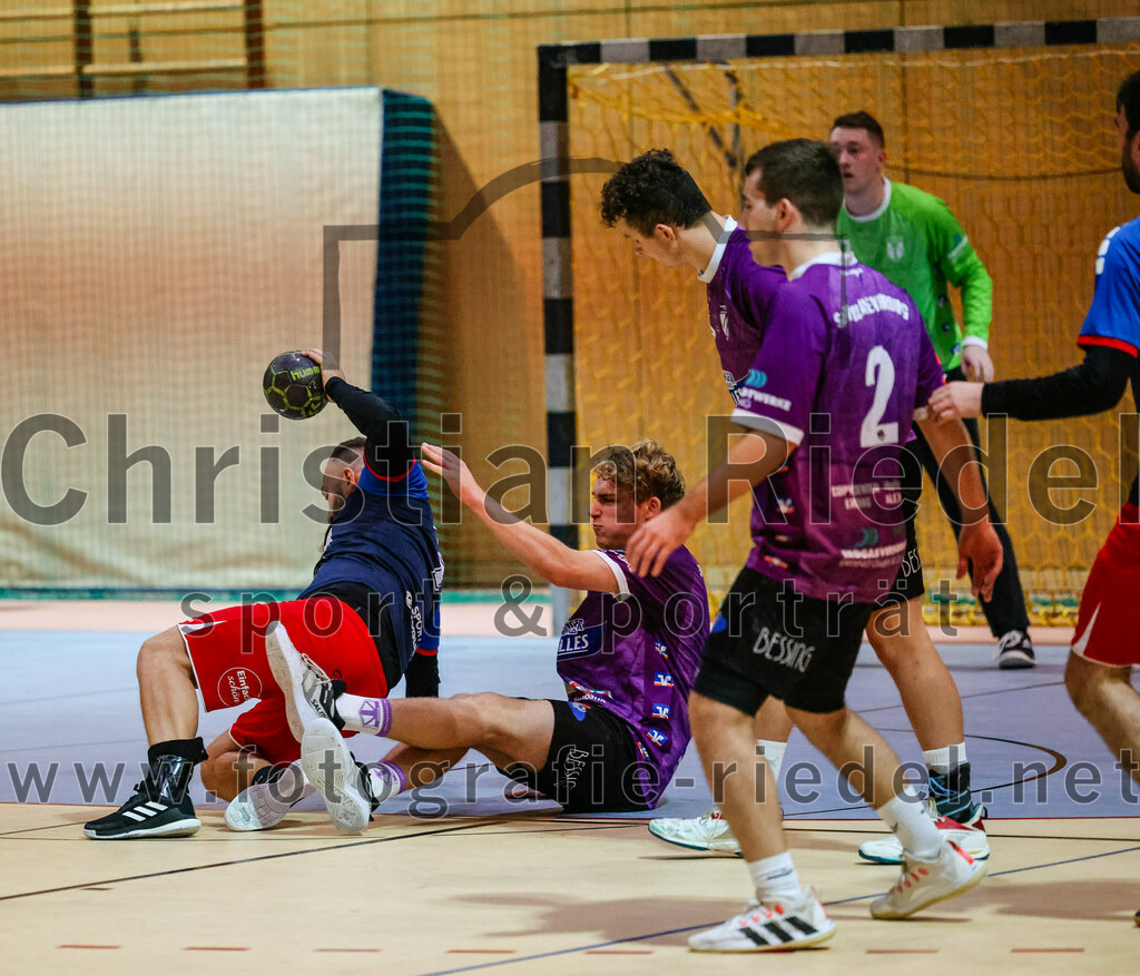 2023-10-14_077_SpVgg_Altenerding_gegen_HSG_Freising_Neufahrn | Erding, Deutschland, 14.10.2023:
Handball, Bezirksoberliga Männer 2023 / 2024, 4. Spieltag, SpVgg Altenerding gegen HSG Freising-Neufahrn, Endergebnis: 27:26

Emad Huzejrovic (HSG Freising-Neufahrn, #7), Jabob Thees (SpVgg Altenerding, #3)

Foto: Christian Riedel / fotografie-riedel.net