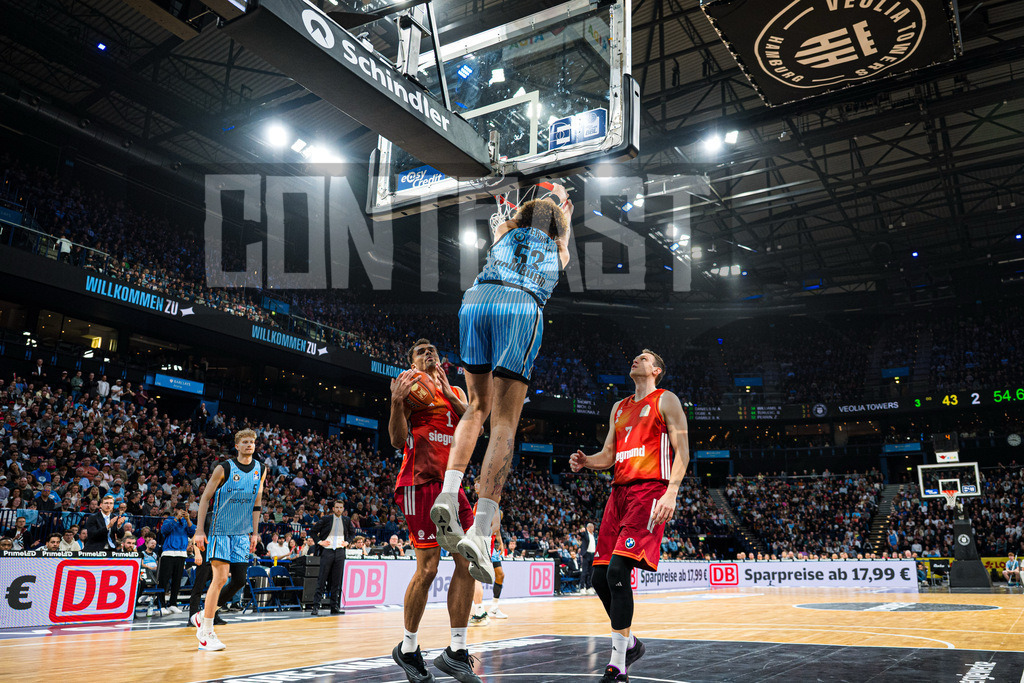 Basketball I Herren I Bundesliga I Saison 2025-2026 I 22. Spieltag I Veolia Towers Hamburg - FC Bayern Basketball | CONTRAST ZERØ MEDIA - Realisiert mit Pictrs.com