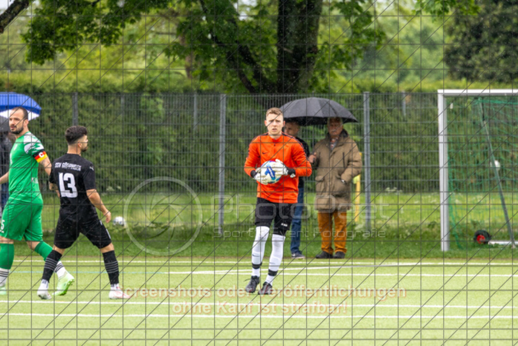 20250504_150940_0139 | #,SSV Göppingen (schwarz) vs. TSV Wäschenbeuren (grün), Fussball, Kreisliga A3 - Bezirk Neckar/Fils, 25. Spieltag, Saison 2024/2025, Kunstrasensportplatz Nord, Hohenstaufenstr. 123, 73033 Göppingen, 04.05.2025 - 15:00 Uhr,Foto: PhotoPeet-Sportfotografie/Peter Harich