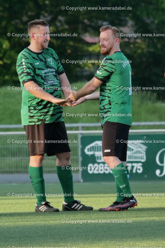 Fußball Kreispokal 25/26 Ü 32 : Spiel um Platz 3 : SV 08/29 Friedrichsfeld - SV Ringenberg AH  2 : 1 | Fußball Kreispokal 25/26 Ü 32 : Spiel um Platz 3 : SV 08/29 Friedrichsfeld - SV Ringenberg AH  2 : 1Spielort : Voerde Friedrichsfeld - Realisiert mit Pictrs.com