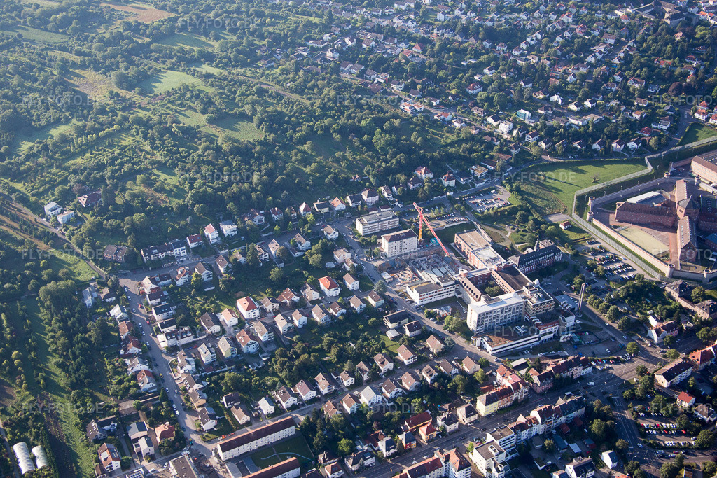 Luftbild: Fürst Stirum Klinik von Norden in Bruchsal im Bundesland Baden-Württemberg in Deutschland. Foto: IMG_092344.jpg vom 01.08.2016 durch Werner Riehm/FLY-FOTO.de