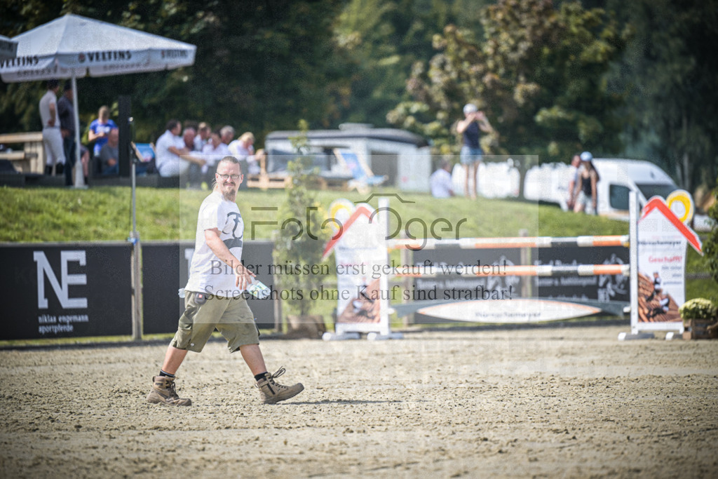 DOS_0301 | Entdecke hochwertige Reitturnierfotos von Foto Oger. Professionell, emotional und authentisch – jetzt Lieblingsmomente im Shop bestellen.Deutschlandweite Turnierfotografie. - Realisiert mit Pictrs.com