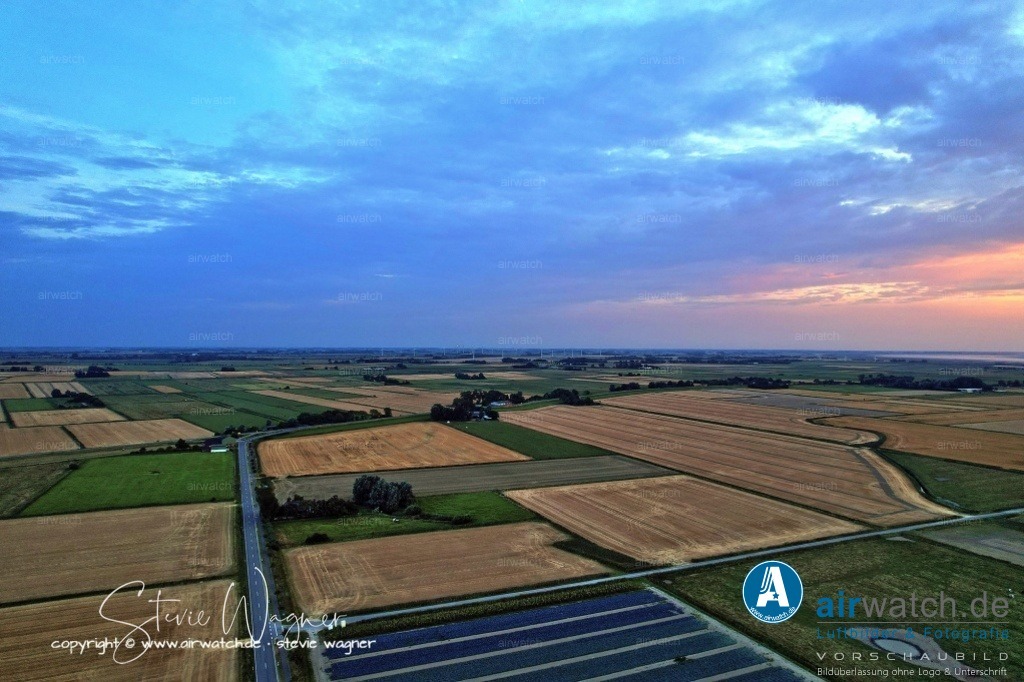 Windpark - Simonsberg | Entdecken Sie atemberaubende Luftbilder und Fotografien auf airwatch.de - Tauchen Sie ein in eine Welt voller faszinierender Aufnahmen aus der Vogelperspektive.
