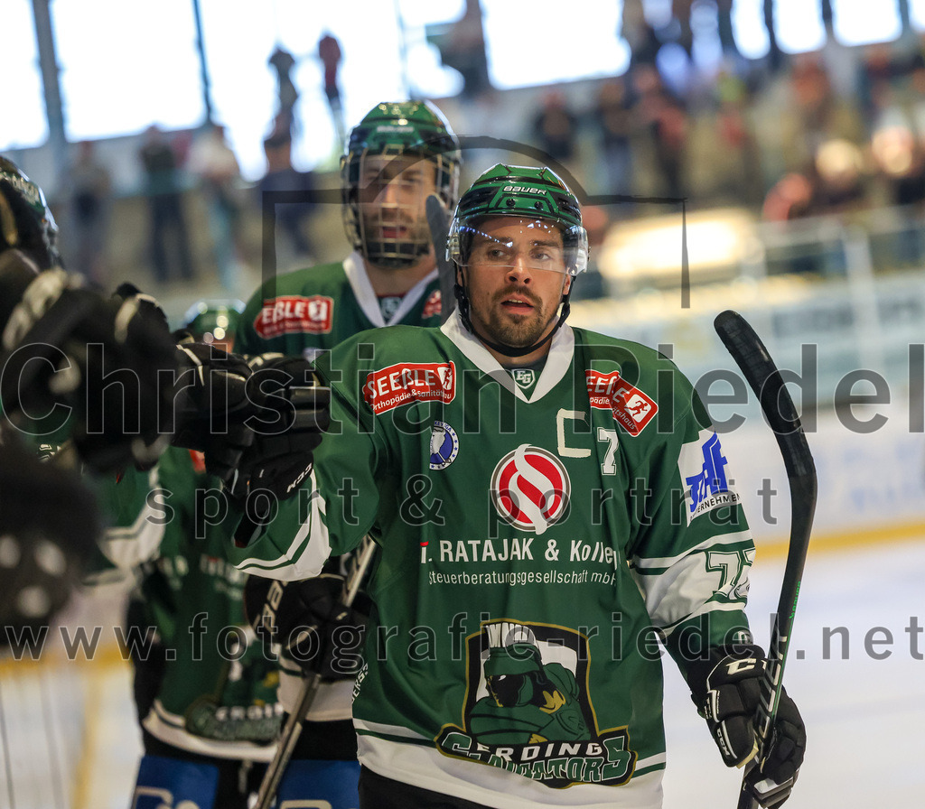 2023-09-10_062_TSV_Erding_gegen_EHC_Klostersee | Erding, Deutschland, 10.09.2023:
Eishockey, Bayernliga 2023 / 2024, Testspiel, TSV Erding gegen EHC Klostersee, Endergebnis: 10:1

Philipp Michl (Erding Gladiators, #77)

Foto: Christian Riedel / fotografie-riedel.net