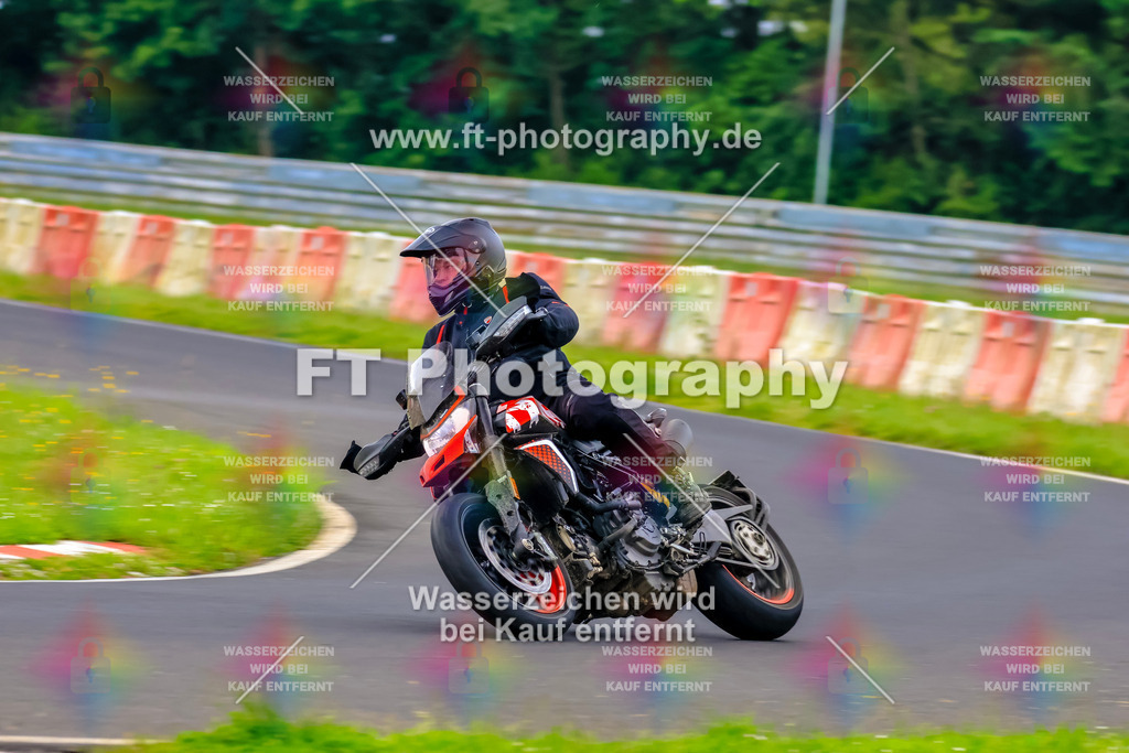 VBK-6713 | Hier findet Ihr Bilder von Touristenfahrten auf der Nürburgring Nordschleife oder von anderen Veranstaltungen die ich besucht habe. Viel Spass beim Durch Schauen 