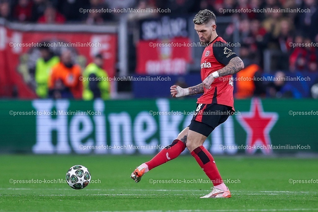 UCL11032502359 | 11.03.2025, Fußball, UEFA Champions League, Bayer 04 Leverkusen - FC Bayern München, Achtelfinale Rückspiel, BayArena, Saison 2024 2025: Robert Andrich (Bayer04 Leverkusen #8)DFB regulations prohibit any use of photographs as image sequences and or quasi-video.