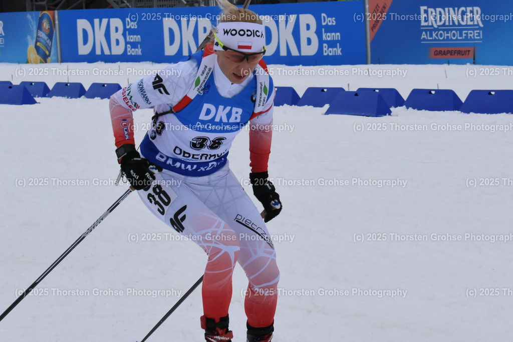 IBU WC Biathlon Oberhof 2018 | GUZIK Krystyna (POL) beim Start; IBU WC Biathlon Oberhof 2018, 7.5 km Sprint Frauen am 04.01.2018 in der DKB Ski Arena in Oberhof, (Deutschland) - Realisiert mit Pictrs.com