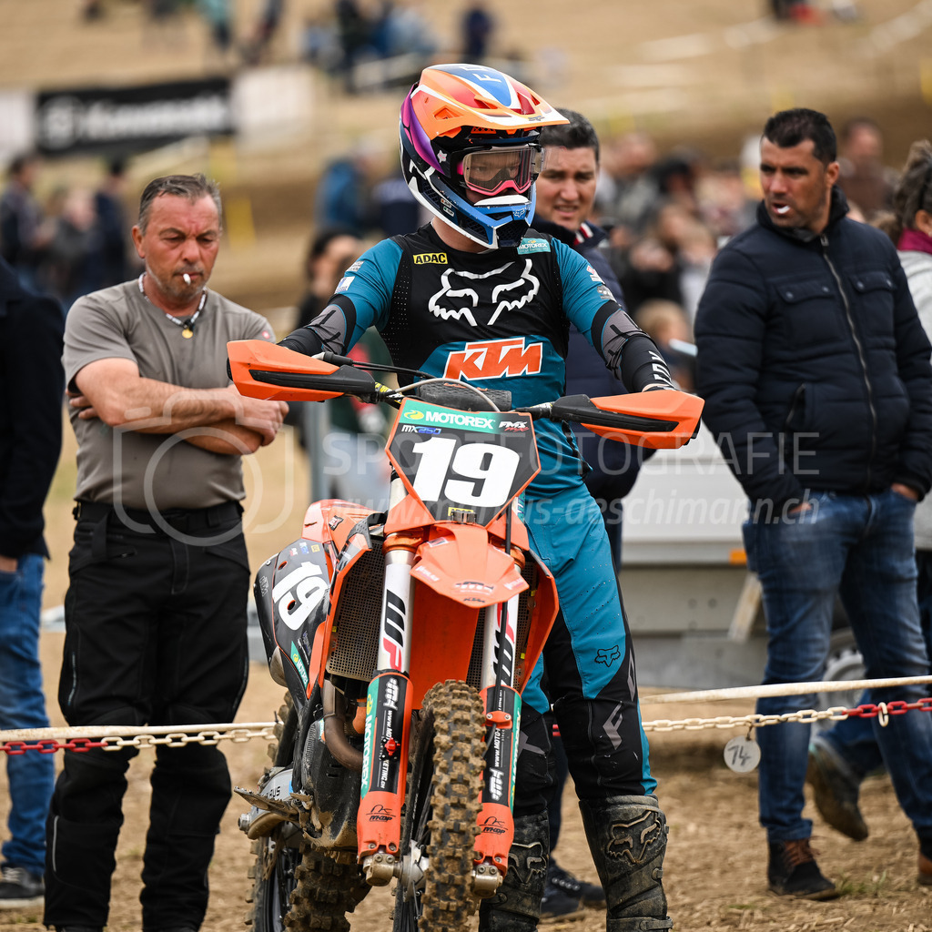 Motocross Schlatt bei Winterthur - 30. April 2023 | #19 Elsener Cyril aus Rafz (CH) auf KTM vor dem Start in der Kategorie ProRace Serie am Motocross Schlatt bei Winterthur, 30. April 2023. 
Instagram: @mx_schlatt | @mc_wila | @sam_schweiz
Bild: Sportfotografie Markus Aeschimann | www.markus-aeschimann.ch - Realisiert mit Pictrs.com