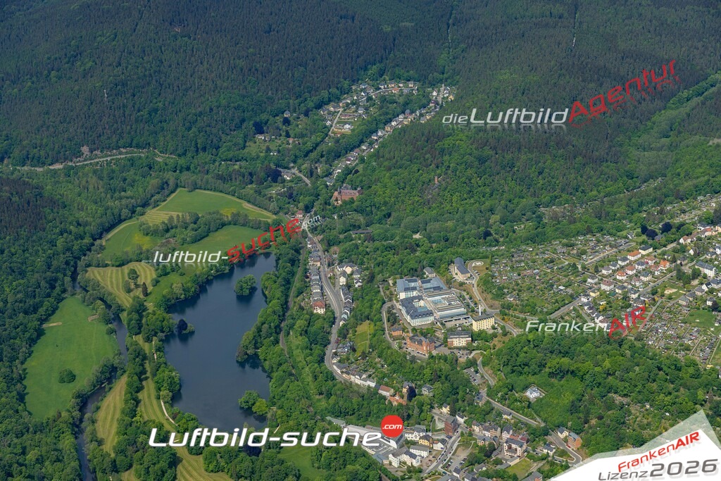 Das Luftbild der Stadt Greiz wurde 2022 vom Flugzeug heraus erstellt (keine Drohnen-Aufnahmen) Aufnahmehöhe ca.450 Meter- hohe Bildauflösung und Druck-Qualität. Garantiert!