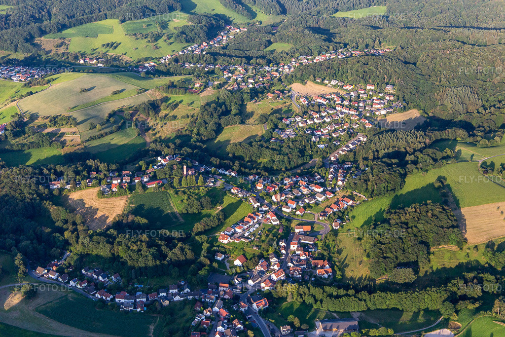 Luftbild: Ortsansicht von Westen im Ortsteil Oberflockenbach in Weinheim im Bundesland Baden-Württemberg in Deutschland. Foto: IMG_142619.jpg vom 18.07.2024 durch Werner Riehm/FLY-FOTO.de