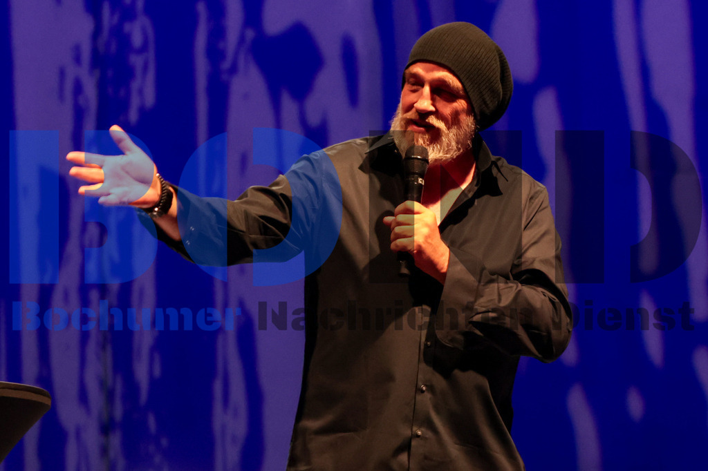 Zeltfestival Ruhr 2024 - Torsten Straeter  {date} -  | {headline}(Foto: Sebastian Sendlak / BOND) - Realisiert mit Pictrs.com