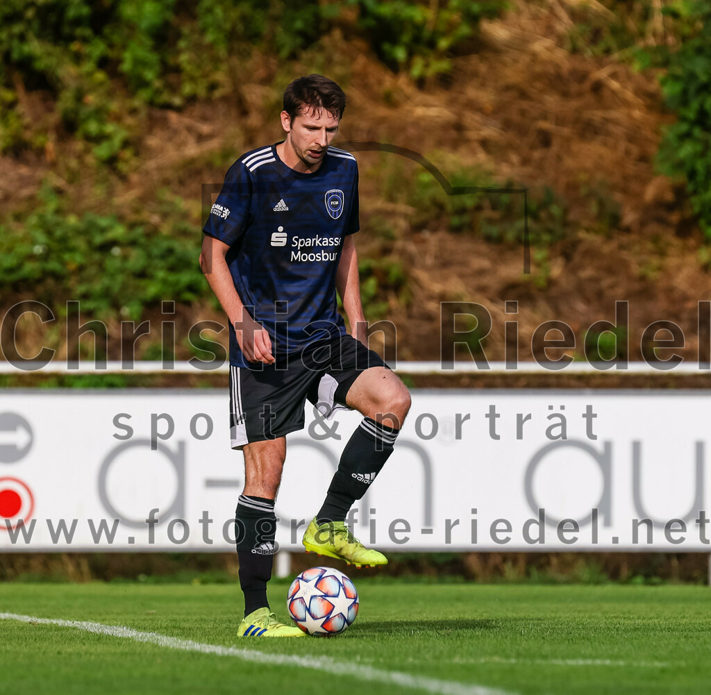 2023-07-28_069_FC_Eitting_gegen_FC_Moosburg | Eitting, Deutschland, 28.07.2023:
Fußball, Kreisliga 2023 / 2024, 1. Spieltag, FC Eitting gegen FC Moosburg, Endergebnis: 1:1

Benedikt Einhauser (FC Moosburg, #3)

Foto: Christian Riedel / fotografie-riedel.net