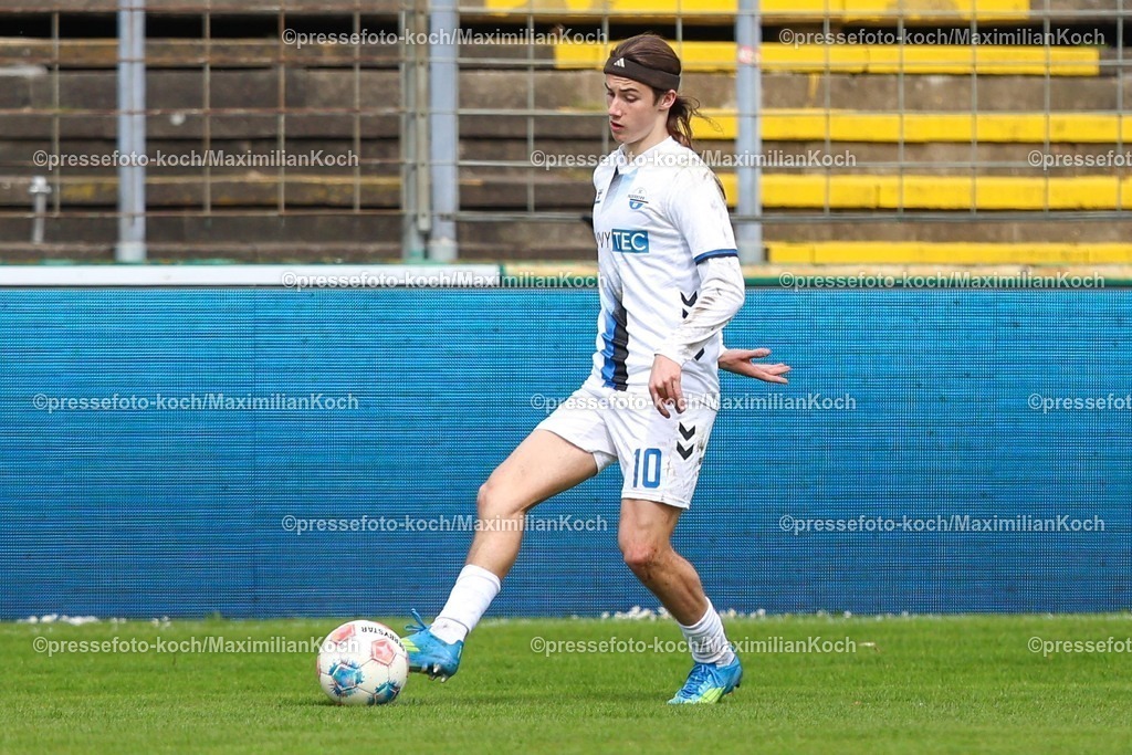 xKWIx12042601056 | 2026.04.12, xkwix, Fußball, Regionalliga West, FC Gütersloh -  SC Paderborn 07 II, Heidewaldstadion (Ohlendorf Stadion im Heidewald), 29.Spieltag, Saison 2025 / 2026: Bennit Broeger (SC Paderborn II #10) DFB regulations prohibit any use of photographs as image sequences and or quasi-video. Photo: xKamilxWilkowskixPressefotoKochx