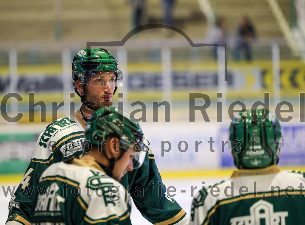 2025-09-14_104_TSV_Erding_gegen_EC_Peiting | Erding, Deutschland, 14.09.2025:Eishockey, Oberliga Süd 2025 / 2026, Testspiel, TSV Erding gegen EC Peiting, Endergebnis: 2:3Foto: Christian Riedel / fotografie-riedel.net