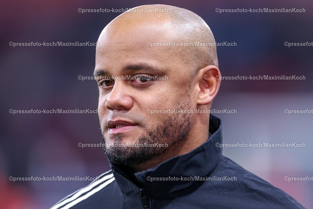 Lev15022501163 | 15.02.2025, Fußball, Bayer 04 Leverkusen - FC Bayern München, 1. Fußball Bundesliga, 22. Spieltag, BayArena, Saison 2024 2025: Trainer Vincent Kompany (Cheftrainer FC Bayern)DFB regulations prohibit any use of photographs as image sequences and or quasi-video.