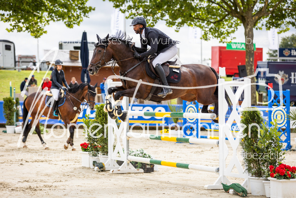 BHO-2PhSpr-M-5-2239 | MomenTaufnahmen Pferdesportfotos