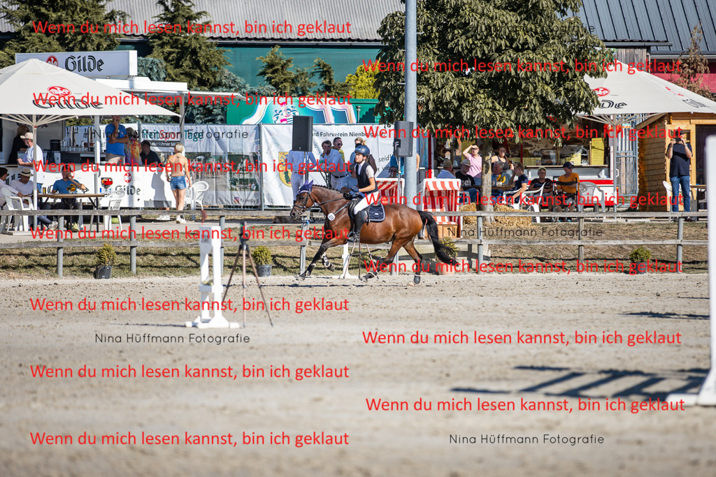 BK1A8087 | Turnierbilder Turnierfotos Nina Hüffmann Turnierfotografie Pferdefotografie Tierzeichnung Haustierzeichnung Pferdezeichnung Hundezeichnung Videograf  - Realisiert mit Pictrs.com