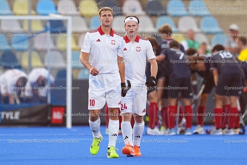xydrx09082505016 | 09.08.2025, xydrx, Herren EuroHockey Championship 2025, Gruppenphase, Gruppe B, Frankreich - Polen, Sparkassenpark Mönchengladbach: Maksymilian Koperski (Polnische Feldhockey Nationalmannschaft #10) und Mateusz Nowakowski (Polnische Feldhockey Nationalmannschaft #24)