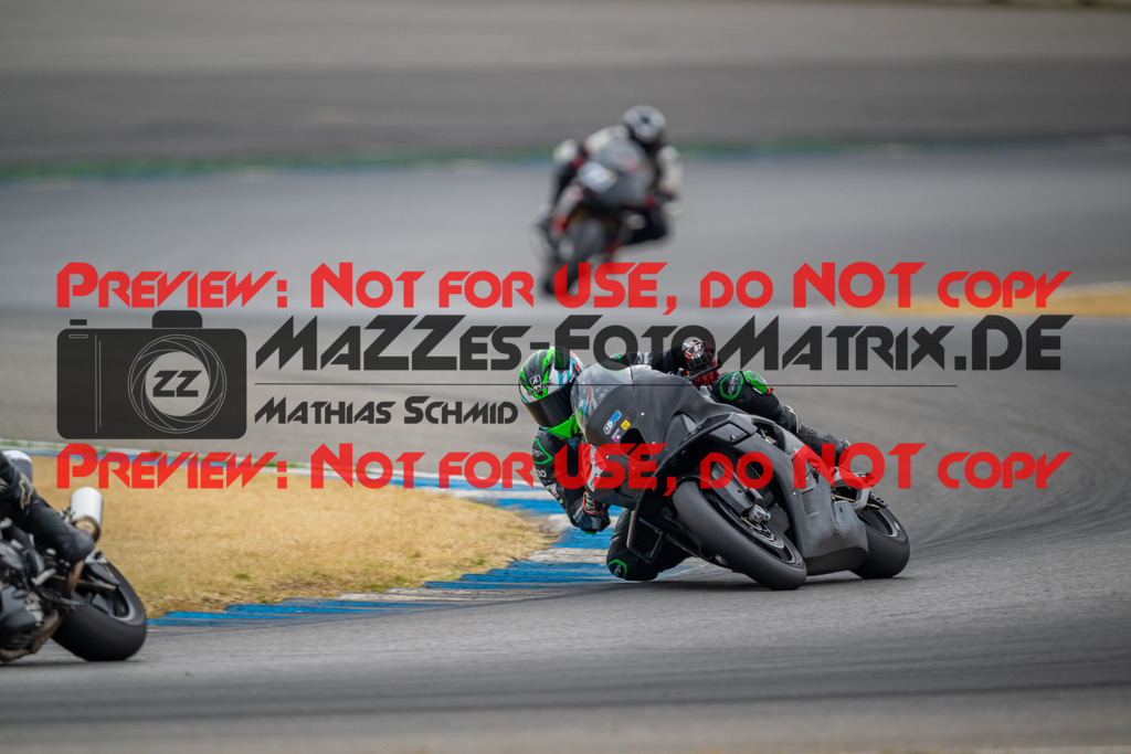 MaZZes-Fotomatrix-20260809-579412 | R1