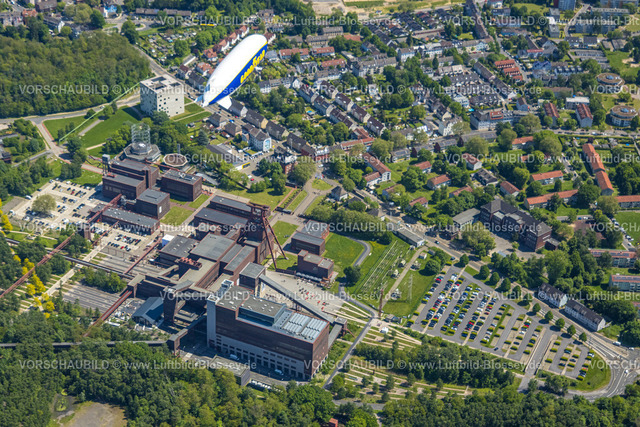 Essen230511784ZeppelinGoodYear | Luftbild, Zeppelin NT Rundflug über Essen, über dem UNESCO-Welterbe Zollverein, Zeche Zollverein mit der Folkwang Universität der Künste - SANAA-Gebäude, Fördertum Zollverein Schacht XII,  Stoppenberg, Essen, Ruhrgebiet, Nordrhein-Westfalen, Deutschland