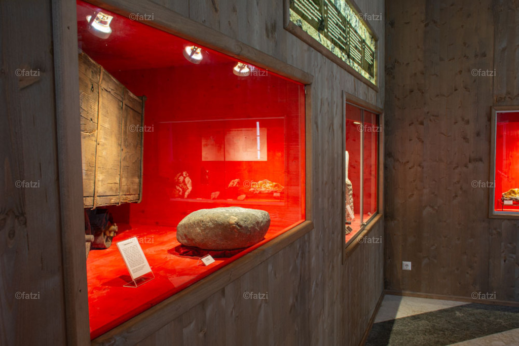 Bergbau-Museum Innen _fatzi_20230908-144848 | Fatzi Bilder-Archiv! 
Die Bilder sind für private Nutzung lizenzfrei. Die kommerzielle Nutzung ist möglich und erwünscht, jedoch bitte ich um vorherige Kontaktaufnahme per E-Mail (info@fatzi.at) oder unter +43 650 7828269 - Realisiert mit Pictrs.com