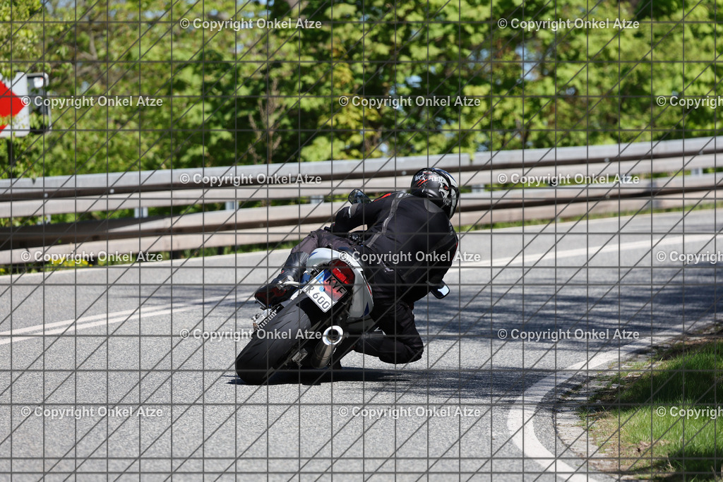 IMG_0221 | Fotograf am Kyffhäuser. Onkel Atze. Kyffhäuser Rennstrecke. Café36. Motorsportfotografie. - Realisiert mit Pictrs.com