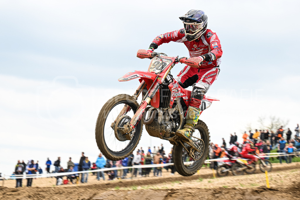 Motocross Schlatt bei Winterthur - 30. April 2023 | #90 Triest Nick aus Hechtel-Eksel (BE) auf Honda in der Kategorie ProRace Serie am Motocross Schlatt bei Winterthur, 30. April 2023. 
Instagram: @mx_schlatt | @mc_wila | @sam_schweiz
Bild: Sportfotografie Markus Aeschimann | www.markus-aeschimann.ch - Realisiert mit Pictrs.com