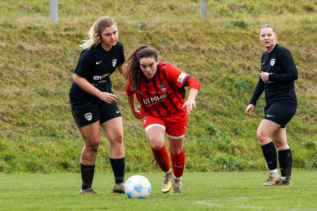 HOHFCH_251109_8507 | 1.FC Heidenheim 1846 II vs. GAST, Fußball, Frauen, Bezirksliga, 2025/2026, X. Spieltag, 03.10.2025 in Heidenheim, Kunstrasen b. Voith-Arena West(Foto: Michael Bulling) - Realisiert mit Pictrs.com