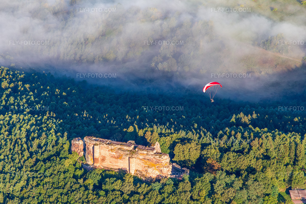 Aerial view: Château Fort de Fleckenstein in Lembach in the state Bas-Rhin, France. – Photo: IMG_138894.jpg taken on 09/24/2023 by Werner Riehm/FLY-FOTO.com – Resolution of the original: 4159 x 2773 px – Château fort de Fleckenstein