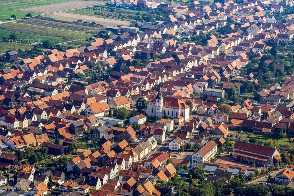 Feigenberg und Luitpoldstr von Westen | Luftbild: Feigenberg und Luitpoldstr von Westen in Hatzenbühl im Bundesland Rheinland-Pfalz in Deutschland. Foto: IMG_3699.jpg vom 07.09.2006 durch Werner Riehm/FLY-FOTO.de - Realisiert mit Pictrs.com