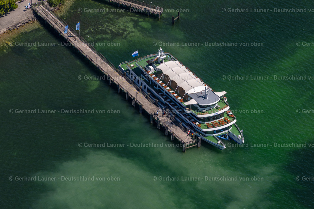 4031266 | STARNBERG 12.06.2020 Das Ausfluggsschiff Starnberg der Bayrischen Seeschifffahrt GmbH am Anlegesteg am Starnberger See in Starnberg im Bundesland Bayern, Deutschland. // The excursion ship Starnberg of the Bavarian Seeschifffahrt GmbH at the pier on Lake Starnberg in Starnberg in the state Bavaria, Germany. Foto: Gerhard Launer