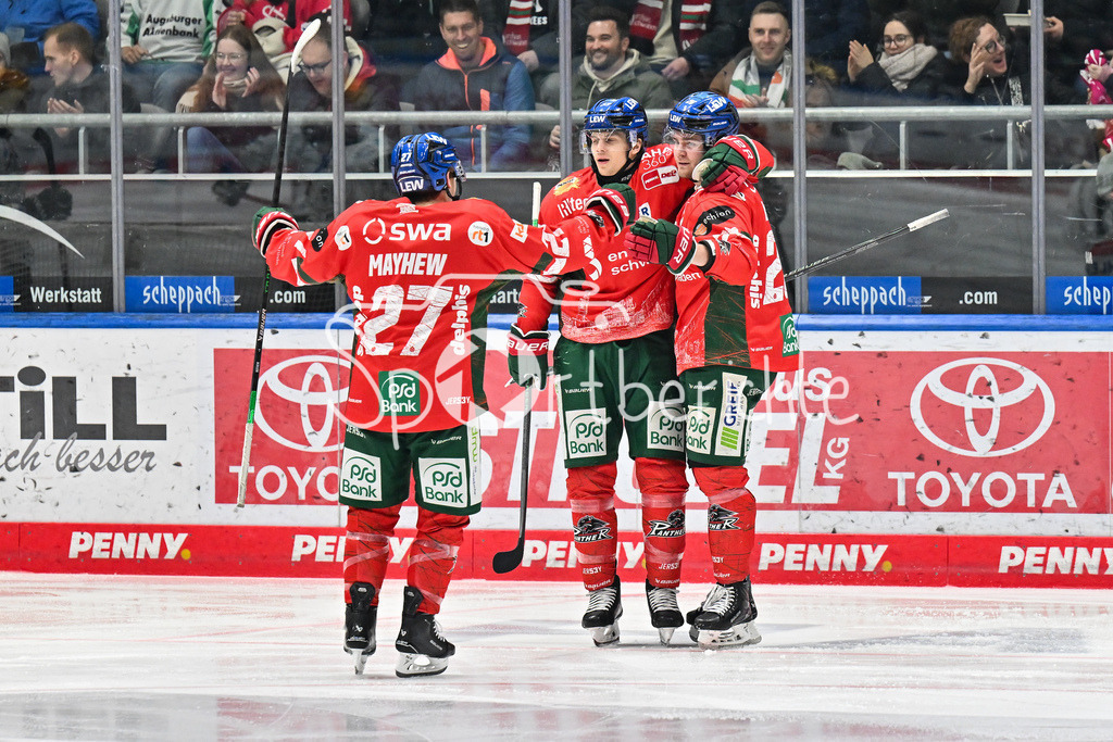 Augsburger Panther - Fischtown Bremerhaven | AUGSBURG, GERMANY - 25. JANUARY: Jubel der Panther nach dem Treffer zum 1-1 Ausgleich durch Tim WOHLGEMUTH (Augsburger Panther 33) / Tor / Torschuetze / Freude / Happy während dem Match zwischen den Augsburger Panthern und den Fischtown Pinguins am 43. Spieltag der Penny DEL im Curt Frenzel Stadion