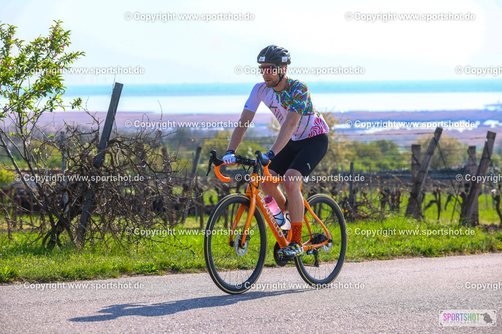 TRA_0229 | Neusiedlersee Radmarathon 2026@sportshot_your_pictrs #yourpictures#roadtowm2029 #nrm #neusiedlerseeradmarathon #neusiedlersee #neusiedlerseetourismus #burgenland #mörbisch #nrm26 #burgenlandtourismus #voglundco #poweredbyburgenlandtourismus #radsport #rad #marathon #ucigranfondo #visitburgenland #ucigranfondoworldseries