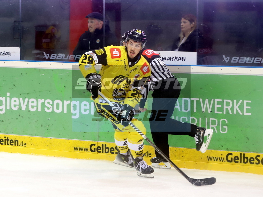 David Cerny - KEV | David Cerny - KEV - Realisiert mit Pictrs.com