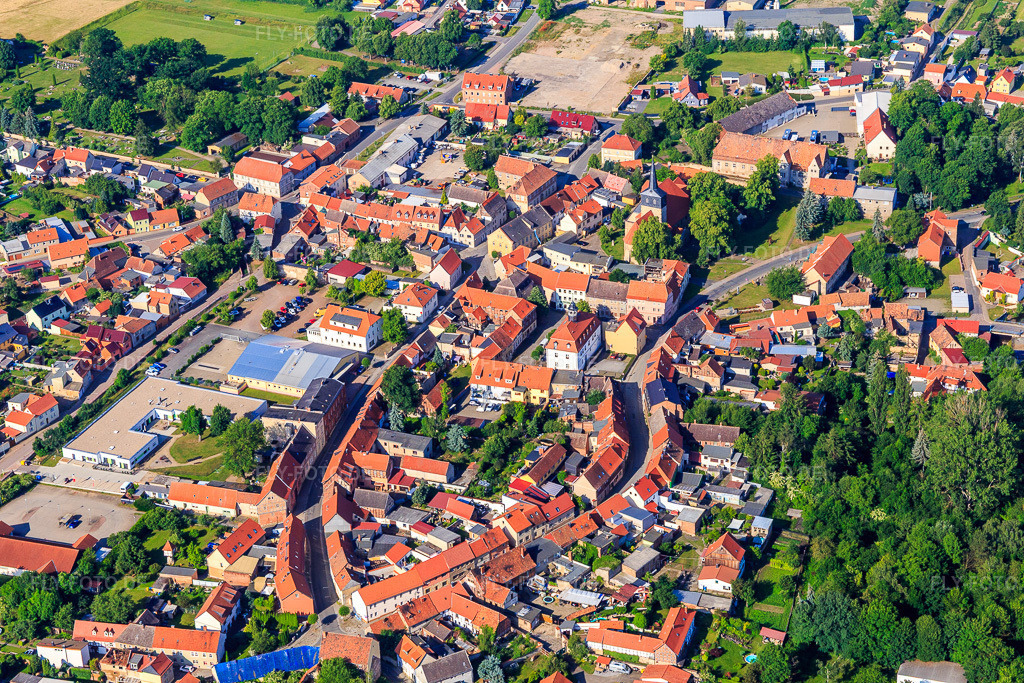 Luftbild: Historischer Ortskern im Ortsteil Ermsleben in Falkenstein im Bundesland Sachsen-Anhalt in Deutschland. Foto: IMG_148185.jpg vom 12.06.2025 durch Werner Riehm/FLY-FOTO.de