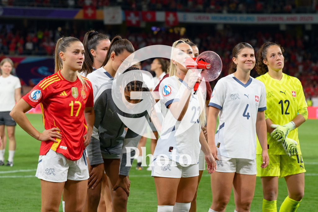 Spain v Switzerland - UEFA Women's EURO 2025 Quarter-Final | BERN, SWITZERLAND - JULY 18: Alisha Lehmann of Switzerland speaks to fans (C) Viola Calligaris of Switzerland (L) Noemi Ivelj of Switzerland (R) during the UEFA Women's EURO 2025 Quarter-Final match between Spain v Switzerland at Stadion Wankdorf on July 18, 2025 in Bern, Switzerland. (Photo by Giuseppe Velletri/Sports Press Photo/Getty Images)
