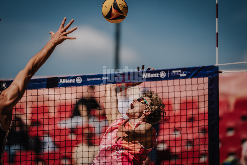 Beachvolleyball | Männer | Allianz German Beach Tour 2025 | Tourstop Düsseldorf | 09.05.2025 | Tamo Wüst beim Angriff