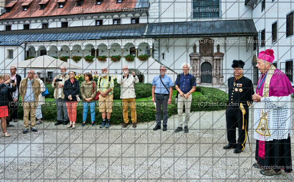 ALP3675_Jeanne de Ferrette_Aufmarsch_Kartause Gaming | (C)FotoLois.com, Alois Spandl, 700stes Hochzeitsjubiläum - Albrecht II. mit Johanna von Pfirt in Thann (FR) im März 2024. Empfang des Organistionskommitees aus der Region Ferrette (Pfirt)/Thann aus dem Elsass mit Empfang durch die Stadtgemeinde und Bezirkshauptmannschaft Scheibbs im Schloss Scheibbs und anschließender Kranzniederlegung in der Kartausenkirche über der Krypta des Gründerehepaares durch Mitglieder des Templer Ordens im Beisein von Mitgliedern der Goldhaubengruppen, Fr 22. September 2023.