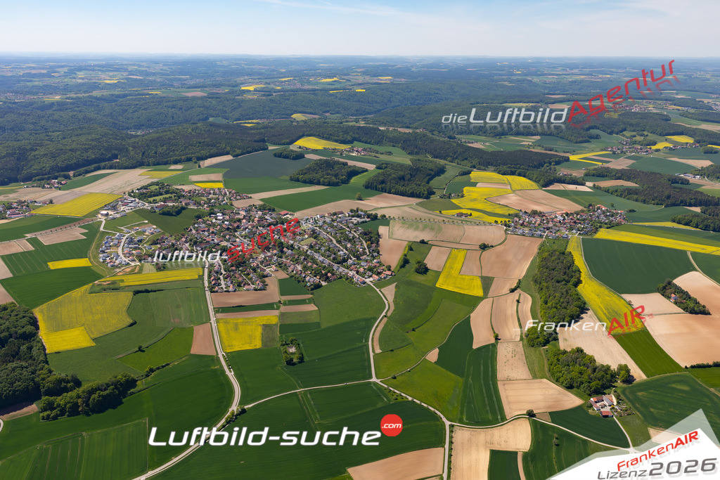 Das Luftbild der Stadt Pettendorf wurde 2021 vom Flugzeug heraus erstellt (keine Drohne) Aufnahmehöhe ca.450 Meter- hohe Bildauflösung und Druck-Qualität garantiert!
