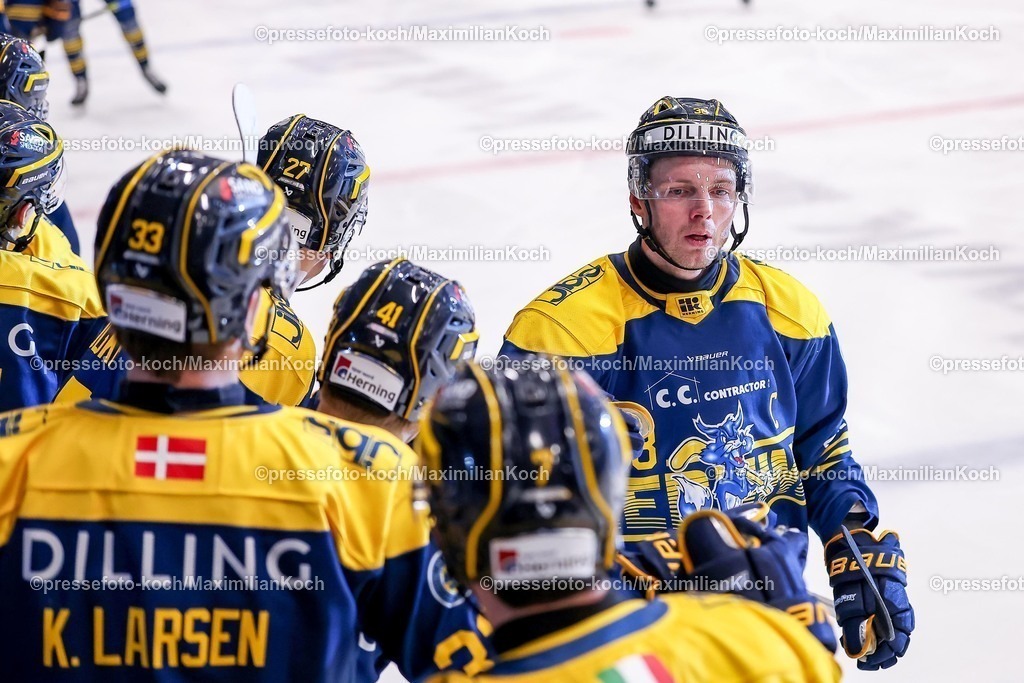 BFX27012601178 | 27.01.2026, Eishockey, Metal Ligaen Denmark, Herning Blue Fox - Frederikshavn White Hawks, KVIK Hockey Arena in Herning, Dänemark: Torjubel nach dem Tor zum 3:1 durch Torschütze Morten Poulsen&nbsp;(LW/RW)"C" (Blue Fox Herning #38)  