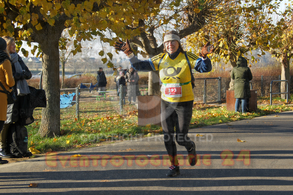 241201_1147_EV4_1820 | Sportfotografie im Rhein-Sieg Kreis, Köln, Bonn, NRW, Rheinland Pfalz, Hessen, etc. Unser Tätigkeitsfeld umfasst den Laufsport vom Volkslauf über den Marathon, Duathlon, Triathon bis zum Ultralauf wie Kölnpfad Ultra oder Schindertrail.