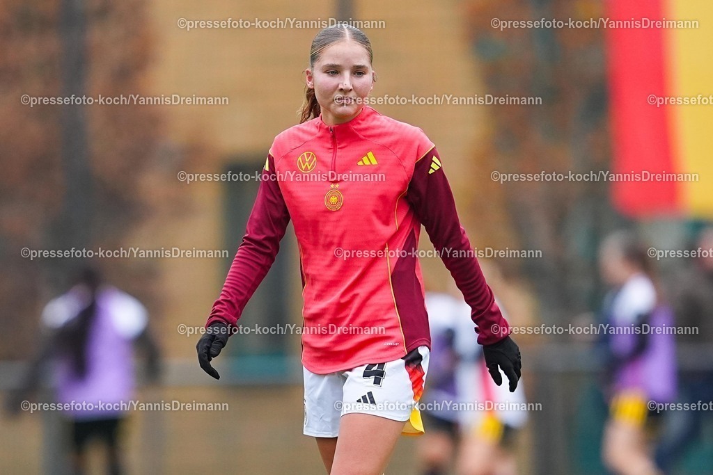 xYDRx26112502011 | 26.11.2025, xydrx, Fußball, Länderspiel, EM-Qualifikation U19-Frauen, Belgien - Deutschland, Sportschule Wedau: Lina Szaraz (GER #4)