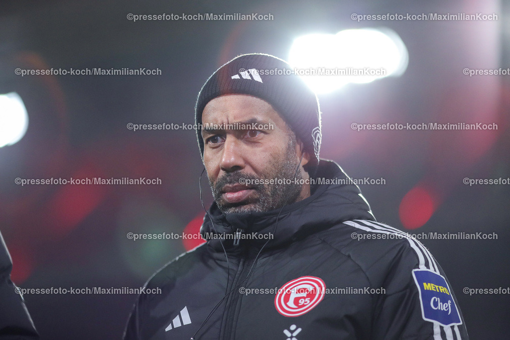 Due20122401011 | 20.12.2024, Fußball, Fortuna Düsseldorf - 1. FC Magdeburg, 2. Bundesliga, Merkur Spiel-Arena, Saison 2024 2025: Cheftrainer Daniel Thioune (Trainer Fortuna Düsseldorf)DFB regulations prohibit any use of photographs as image sequences and or quasi-video.