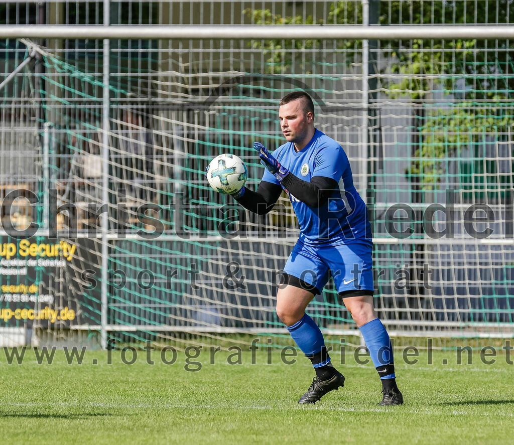 2023-07-09_038_FC_Forstern_gegen_SpVgg_Neuching | Forstern, Deutschland, 09.07.2023:
Fußball, Kreisklasse 2023 / 2024, Testspiel, FC Forstern gegen SpVgg Neuching, Endergebnis: 2:4

Torwart Kilian Schaufler (FC Forstern, #1)

Foto: Christian Riedel / fotografie-riedel.net