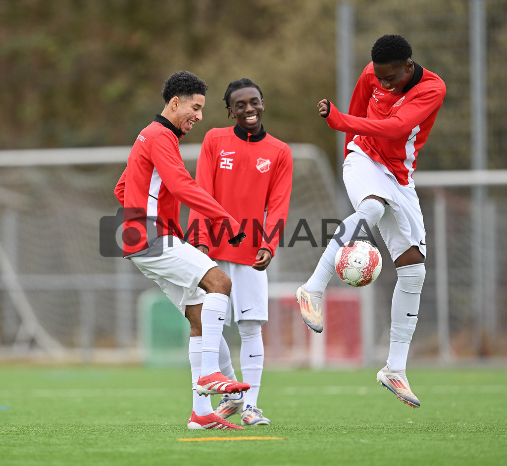 Fussball I Herren I Saison 2025-2026 I Bundesliga I 6. Spieltag I Eintracht Frankfurt - FC Bayern München  | MWMARA - Realisiert mit Pictrs.com