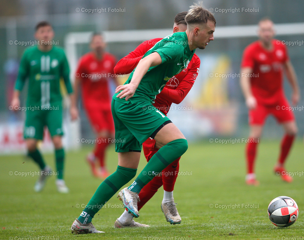 A_LUI-16112024_02 | SPORT,FUSSBALL,SC HOERSCHING -ASKOE OEDT 1B LL.OST. 16.11.2024 IM BILD: DENNI KAPETANOVIC (HOERSCHING) UND OEDT 1B FOTOLUI
