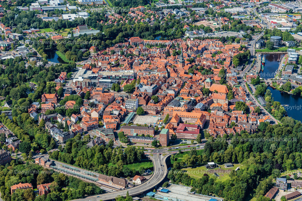 Stade_Altstadt_ELS_3805220823 | STADE 20.08.2023 Altstadtbereich und Innenstadtzentrum in Stade im Bundesland Niedersachsen, Deutschland. Weiterführende Informationen bei: Hansestadt Stade. // Old Town area and city center in Stade in the state Lower Saxony, Germany. Further information at: Hansestadt Stade. Foto: Martin Elsen